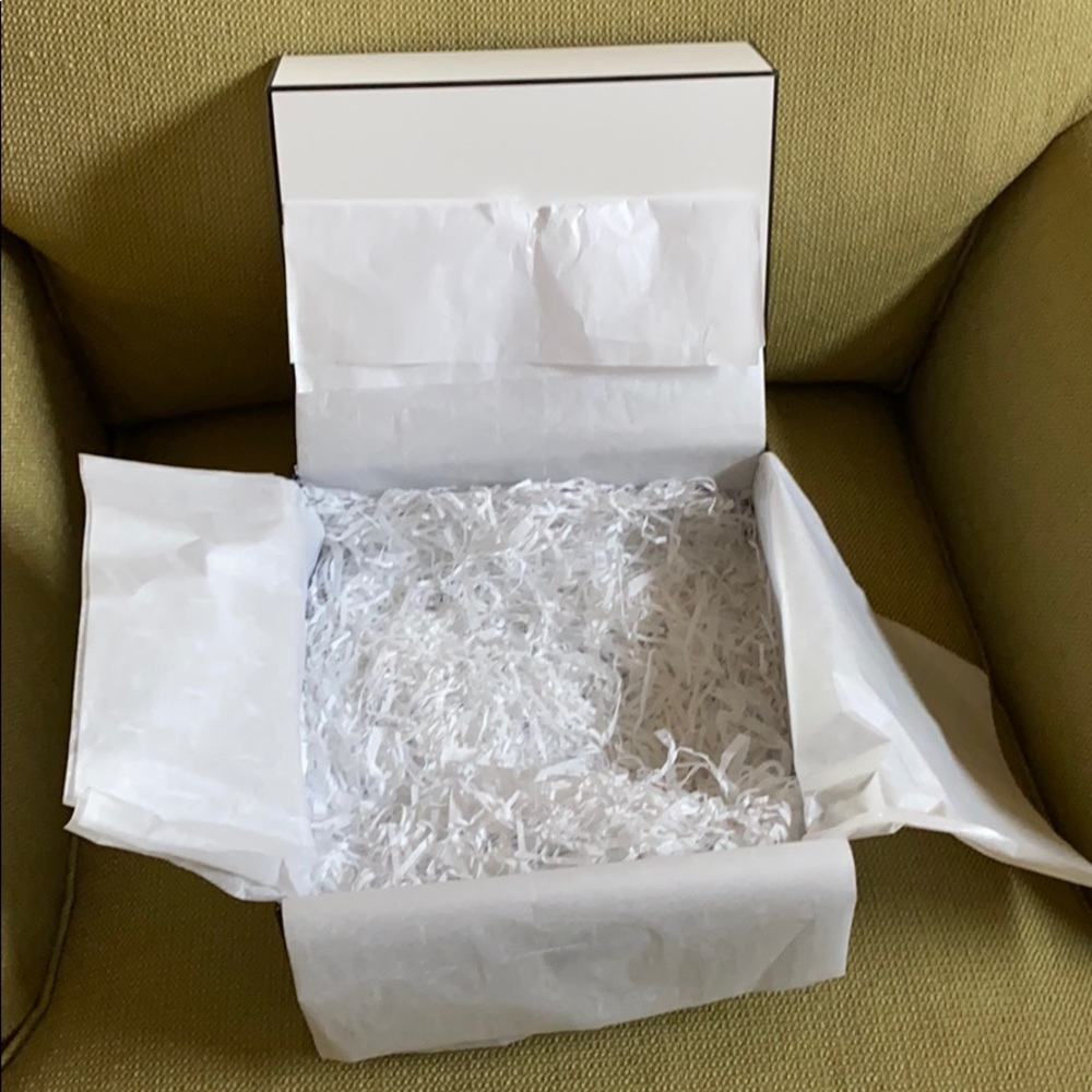 Chanel gift box - Picture 3 of 6